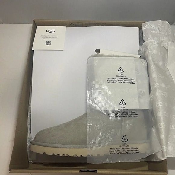 Women's UGG Bailey Bow II Boot in Grey, Size 8 - Picture 5 of 8
